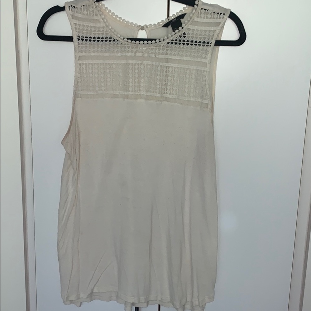 Cream American Eagle tank with detailed neck
